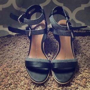 Dolce vita black wedges